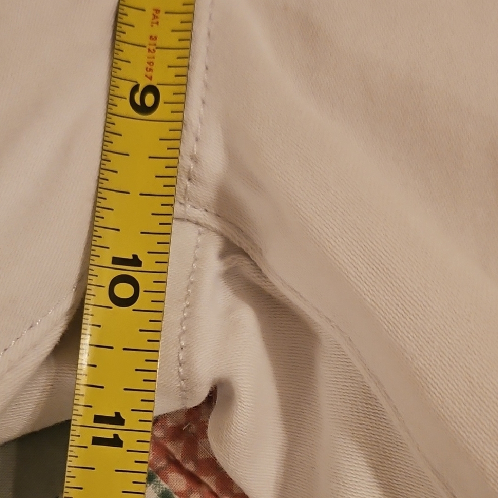 Michael Kors Izzy Skinny White Jeans - Picture 9 of 10